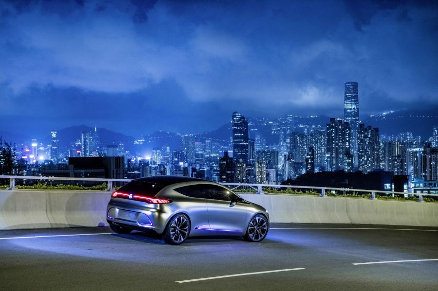  Mercedes-Benz Concept EQA 2017 года  (фото 18 из 20)